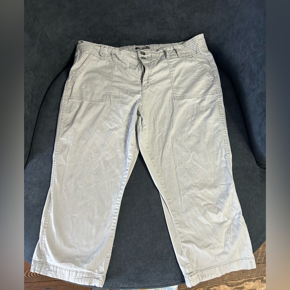 Light grey cotton capris